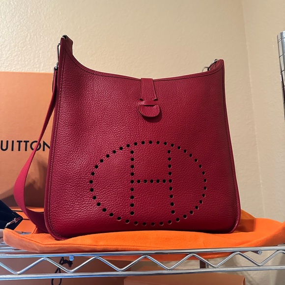 Hermes Handbags - Gorgeous Second Generation Hermes Evelyne PM Crossbody bag